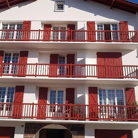 Apartment T3 Lumineux Et Au Calme. Wifi,netflix Et Parking Gratuit.