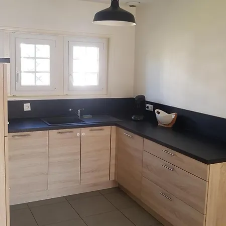 Apartment T3 Lumineux Et Au Calme. Wifi,netflix Et Parking Gratuit. *