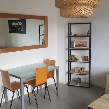 T3 Lumineux Et Au Calme. Wifi,netflix Et Parking Gratuit. *